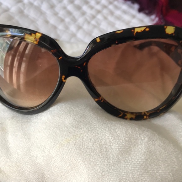 Sunglasses - Picture 4 of 4